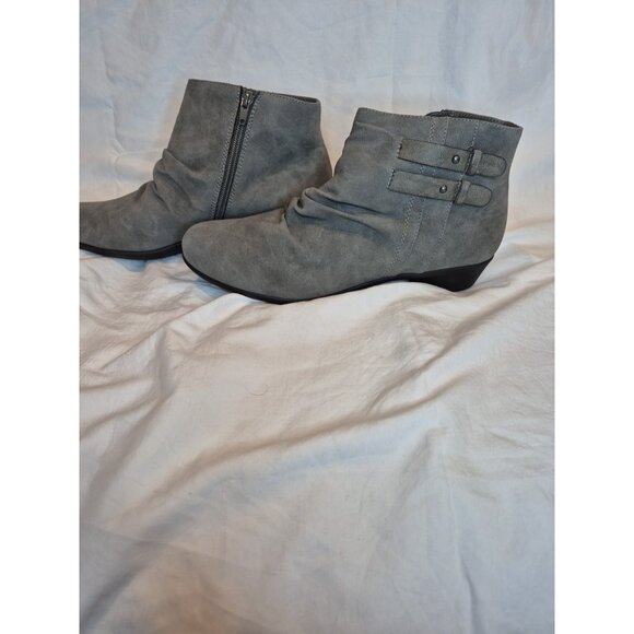 Axxiom Shoes - NWOT Axxiom Gray Booties Size 10
